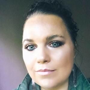 Meet your Posher, Holly